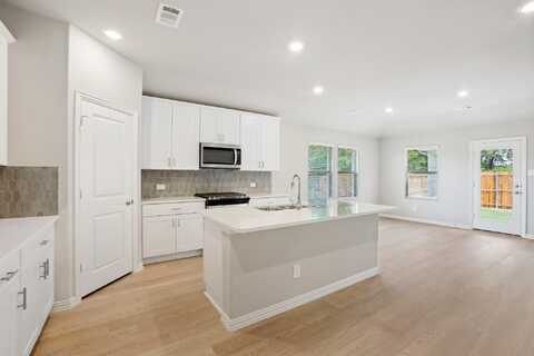 Medina Dr, Farmersville, TX 75442