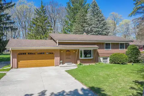 Cedar Hills, SLINGER, WI 53086