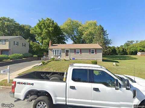 Carole Dr, Upper Chichester, PA 19014
