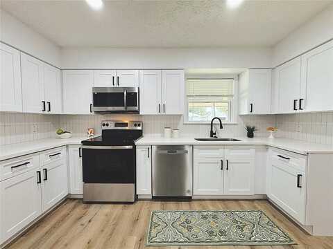 7Th Avenue, Texas City, TX 77590