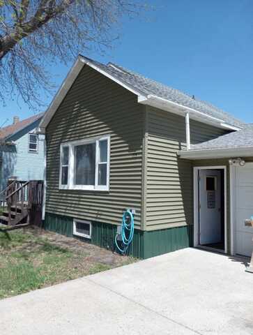 115 5th St S, Wishek, ND 58495