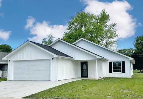 528 W. 3rd St, Flora, IL 62839