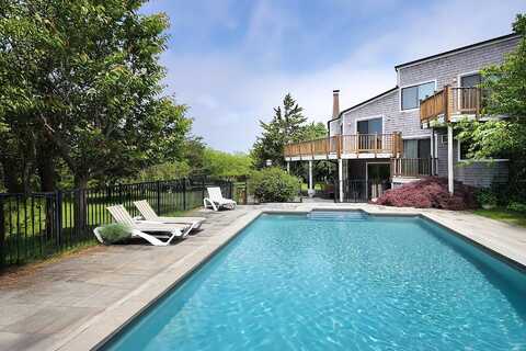 29 Stillwaters Ln, Westhampton Beach, NY 11978