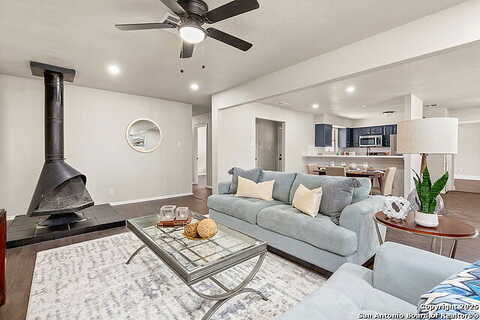Linda Colonia, SAN ANTONIO, TX 78233