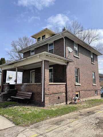 6 S 6th, SAVANNA, IL 61074