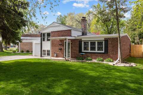 733 CARVER Lane, MENASHA, WI 54952