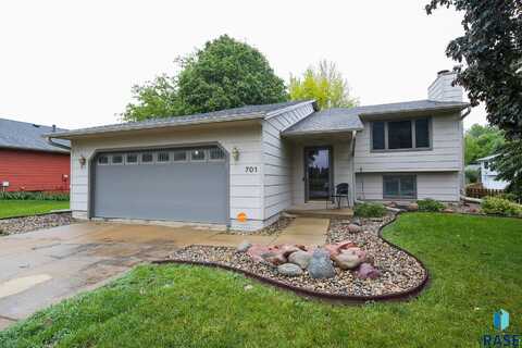 701 N Savannah Dr, Sioux Falls, SD 57103