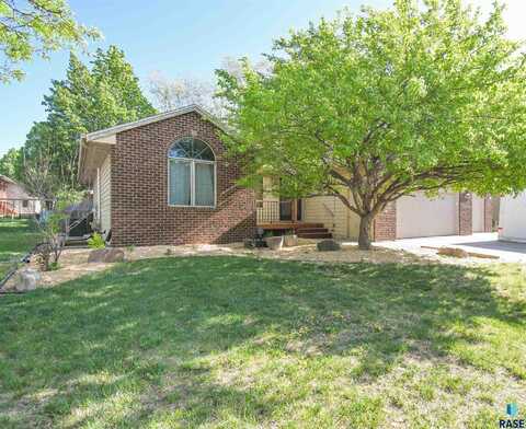 806 E Chestnut St, Harrisburg, SD 57032