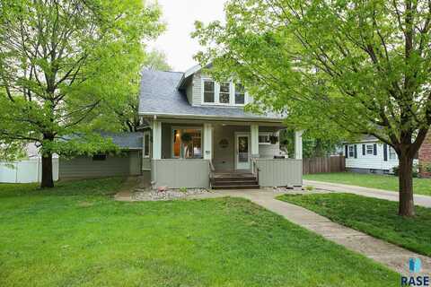 105 N 7th St, Beresford, SD 57004