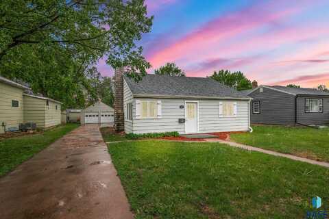331 E Norton Ave, Salem, SD 57058