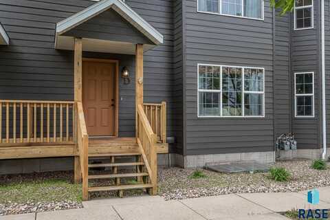 1808 S Mulberry Ave, Brandon, SD 57005