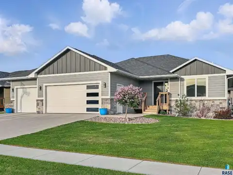 4016 S Home Plate Ave, Sioux Falls, SD 57110