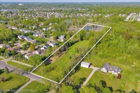 25100 MARTINDALE Road, South Lyon, MI 48178