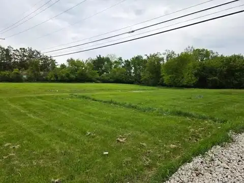 7585/7548 Pontiac Trail, West Bloomfield, MI 48323