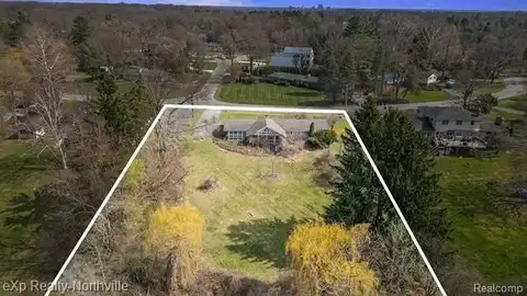 6940 CASTLE Drive, Bloomfield Hills, MI 48301