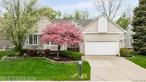 3218 TOPVIEW Court, Rochester Hills, MI 48309