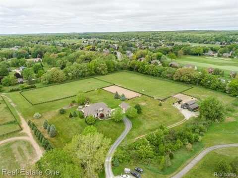 690 SPIROFF, Milford, MI 48380