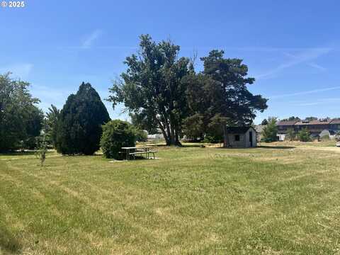 000 7th St, Hermiston, OR 97838
