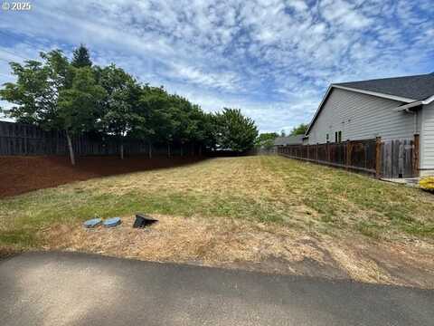 3482 Cabernet LN, Eugene, OR 97404