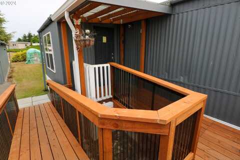 1265 EMBARCADERO CIR, Coos Bay, OR 97420