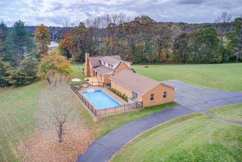 450 Holyfield LN, Moneta, VA 24121