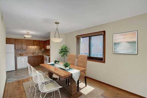26 10th Street W, Saint Paul, MN 55102