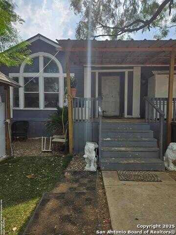 725 Price, Poteet, TX 78065
