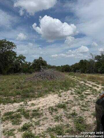 2120 Maldonado, La Vernia, TX 78121