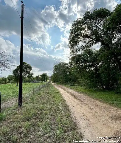2120 Maldonado, La Vernia, TX 78121