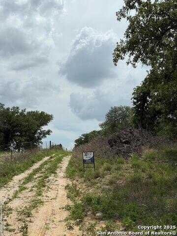 2120 Maldonado, La Vernia, TX 78121
