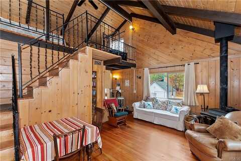 102 East Country Club Boulevard, Big Bear City, CA 92314