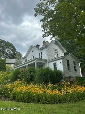 8 Yale Hill Rd, Stockbridge, MA 01262