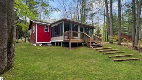 6900 SW Hart Road, South Boardman, MI 49680