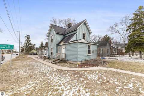 630 W Eighth, Traverse City, MI 49684