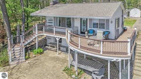 8279 Lakeview, Hale, MI 48739