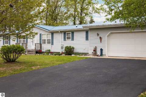5206 S Riverview Drive, Lake City, MI 49651