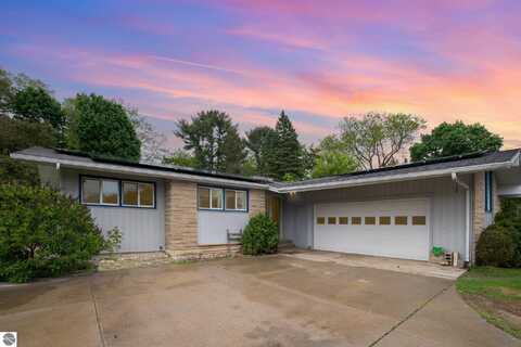 812 W Center, Alma, MI 48880