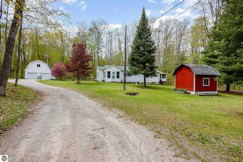 6924 Leslie Street, Hale, MI 48739
