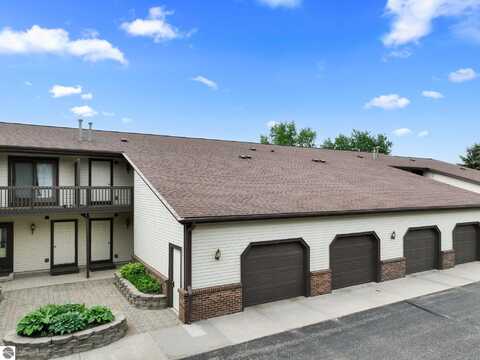 225 Wildwood Drive, Cadillac, MI 49601