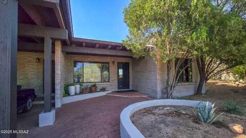 4913 N Via Serenidad, Tucson, AZ 85718