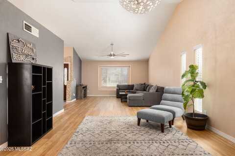 9141 E Bell Cactus Lane, Tucson, AZ 85715
