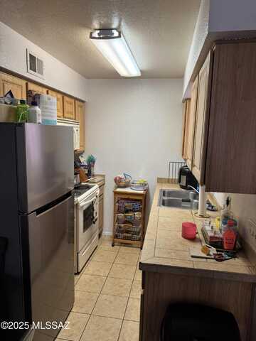 1810 E Blacklidge Drive, Tucson, AZ 85719