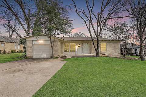 N Center Drive, Arlington, TX 76011
