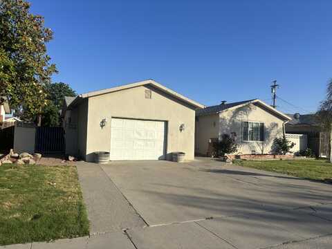 1913 N Waukena Way, Hanford, CA 93230