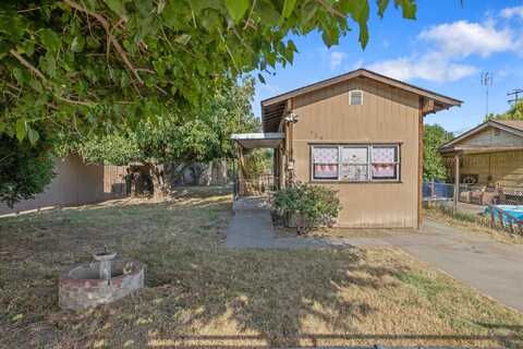 326 N Linnell Avenue, Farmersville, CA 93223