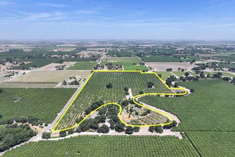 9415 21st Avenue, Lemoore, CA 93245