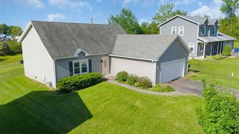 131 Grangerford Hts, Henrietta, NY 14586