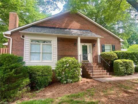 1916 Cliff Pointe Court, Winston Salem, NC 27106