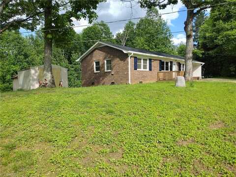 140 Lakeview Circle, Mount Airy, NC 27030