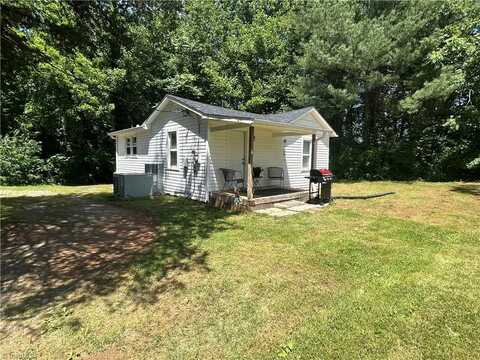 129 Walnut Street, Yadkinville, NC 27055